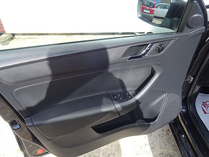 Škoda Rapid (2014) 1.6TDi,66kW,S,kniha,ALU - fotka 16 z 22