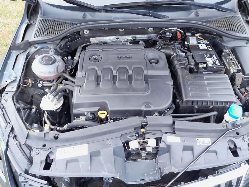Škoda Octavia 2,0 TDI DSG serviska 2x klíč - fotka 7 z 18