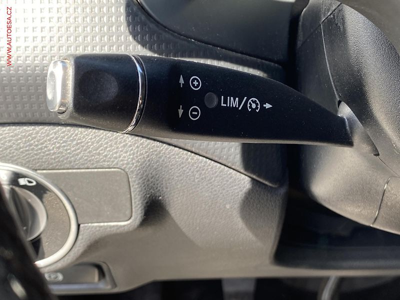 Mercedes-Benz Třídy A (2012) 1.6i A180, Sport, bixen, navi - fotka 14 z 19