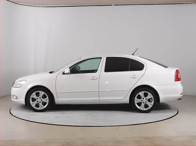 Škoda Octavia (2012) 2.0 TDI, Tempomat - fotka 3 z 15
