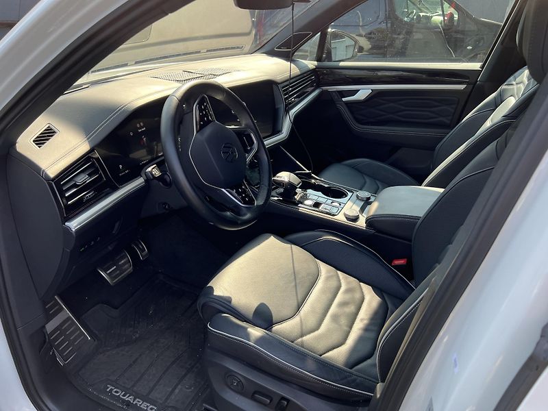 Volkswagen Touareg 3.0 TDi 210 kW R-LINE 4MOTION - fotka 8 z 23