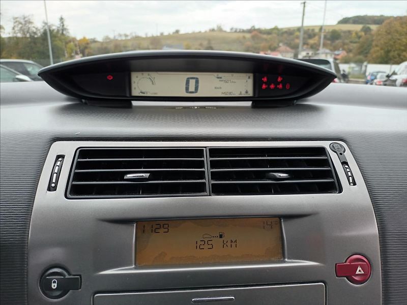 Citroën C4 1,4 i,65kw,ČR,1MAJ,KLIMA, - fotka 26 z 29