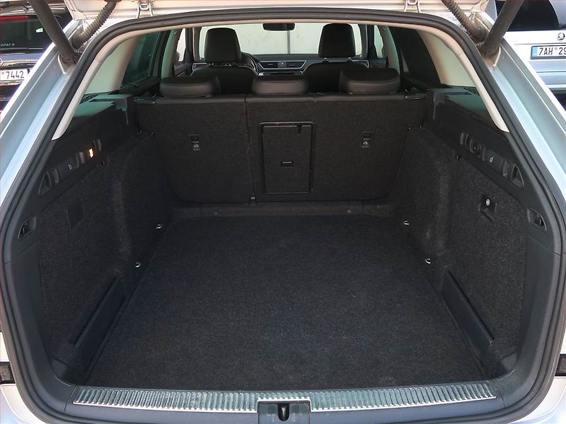Škoda Superb (2016) 2.0 TDI, Kůže, Bi-Xenony - fotka 14 z 17