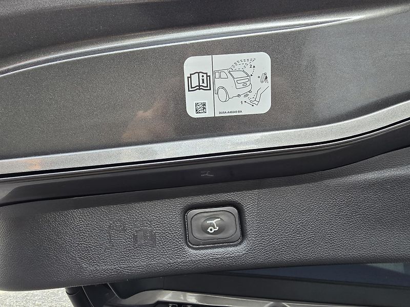 Ford S-MAX TITANIUM 2.0 132kW LED + NAVI - fotka 42 z 48