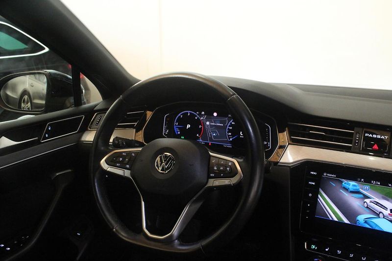 Volkswagen Passat (2020) 2.0TDI DSG Display Matrix - fotka 28 z 36