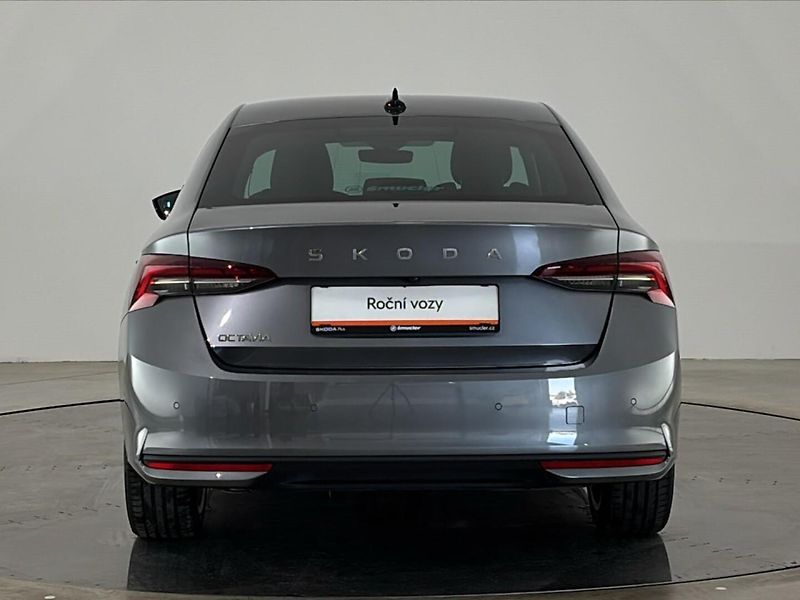 Škoda Octavia Top Selection DSG - fotka 17 z 29