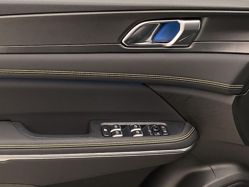 Lynk & Co 01 (2025) MORE PHEV AUT CZ 1.maj - fotka 32 z 95