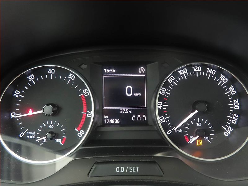 Škoda Fabia (2015) Ambition 1.0, Tempomat - fotka 11 z 14