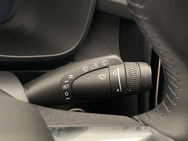 Volvo XC40 T2 KINETIC AUT REZERVACE - fotka 22 z 39