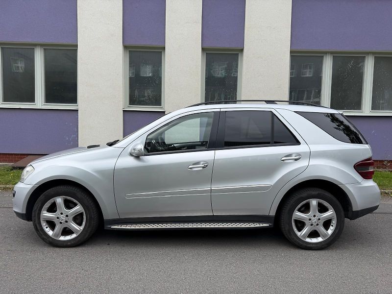 Mercedes-Benz Třídy M ML 320 3,0 CDi 4matic AMG - fotka 2 z 21