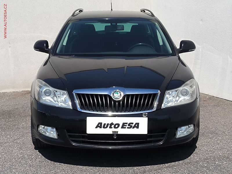 Škoda Octavia (2010) 2.0 TDi, Navi, AC - fotka 2 z 17