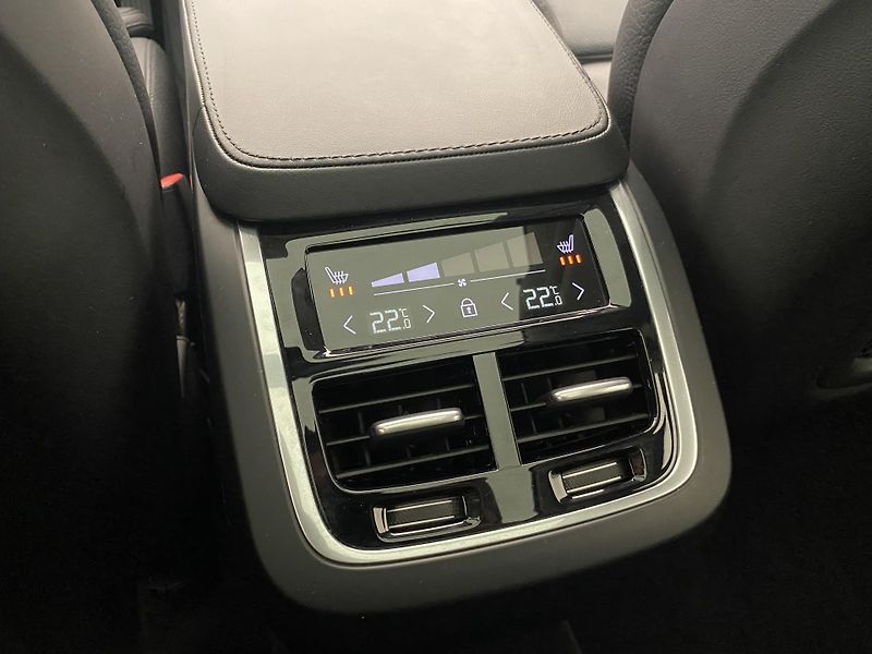 Volvo XC90 B5 AWD BRIGHT ULTIMATE AUT 7m - fotka 34 z 56