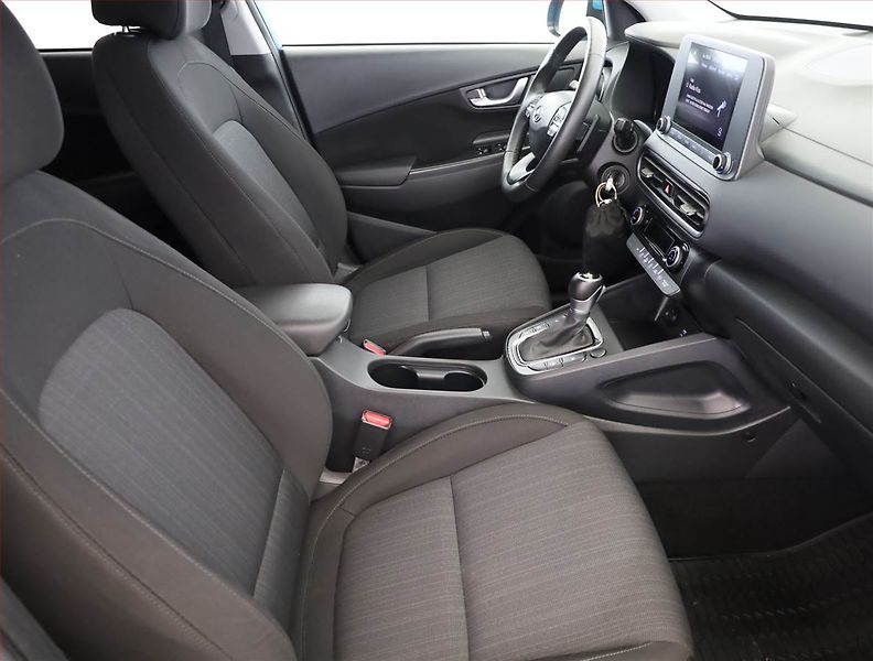 Hyundai Kona (2021) Business 1.6 T-GDI - fotka 7 z 18