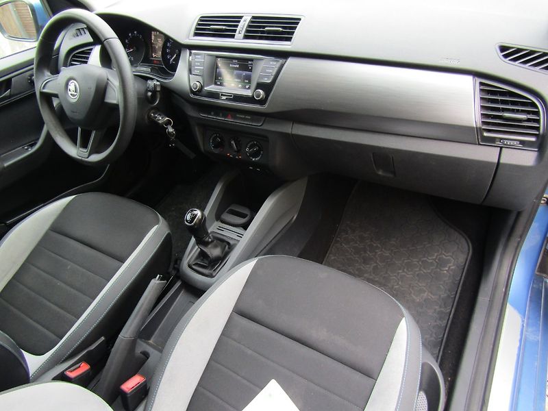 Škoda Fabia (2016) 1.2 TSI 66kW  ZIMNÍ+LETNÍ PNEU - fotka 14 z 36