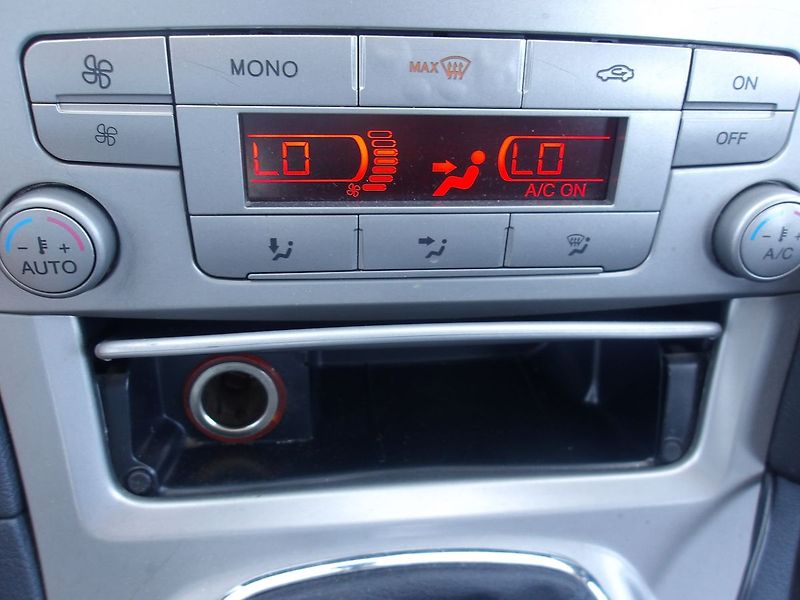 Ford S-MAX 2,0TDCi103kW ČR 1.MAJ.!!! - fotka 27 z 27