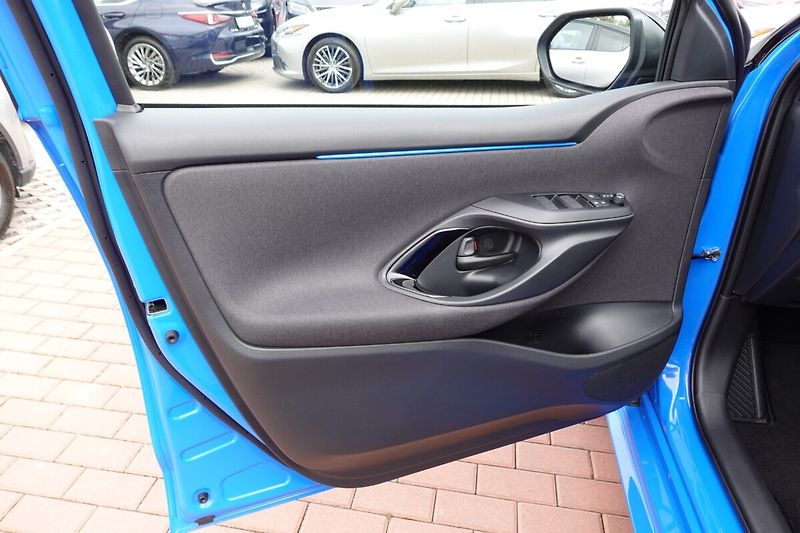 Toyota Yaris HSD Premiere Edition druhá sad - fotka 16 z 38