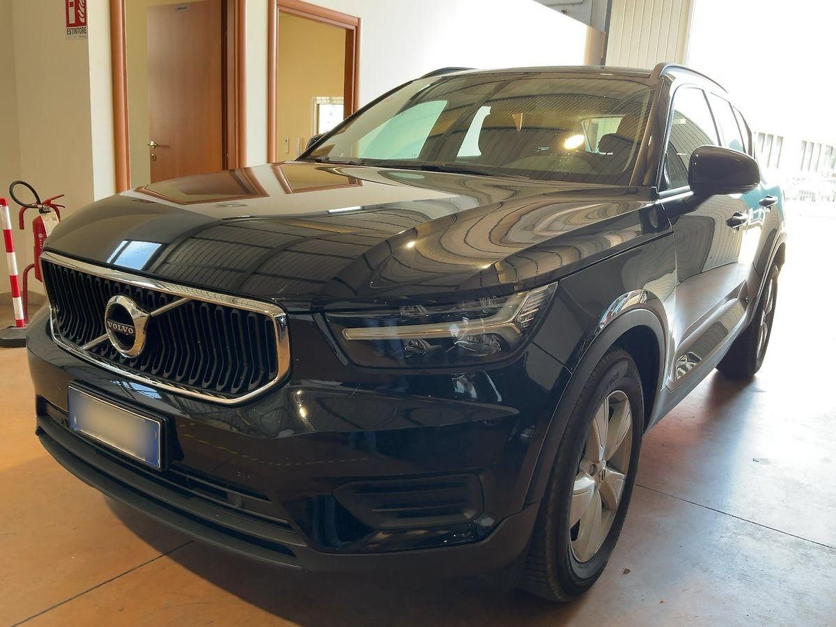Volvo XC40 1.5 T2 Momentum Core 2WD