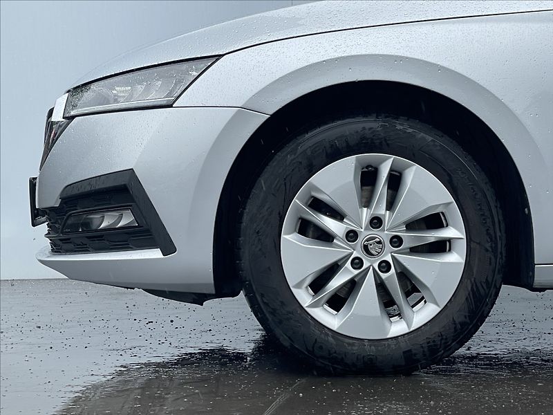 Škoda Octavia 2,0 TDI Combi Ambition Plus - fotka 20 z 23
