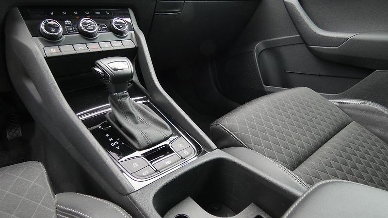Škoda Karoq 2.0 TDI 110 kW Style 4x4 DSG - fotka 6 z 24