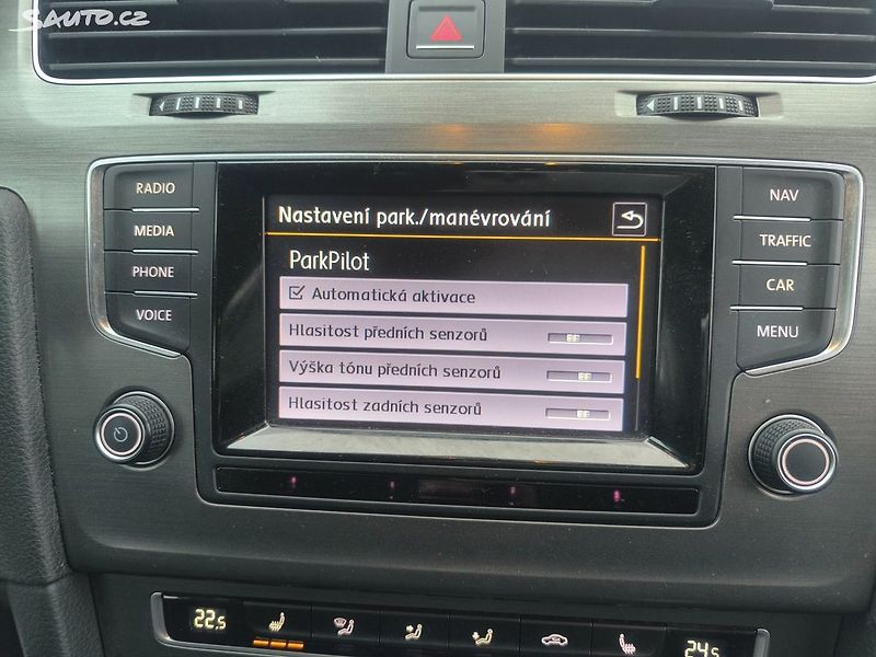 Volkswagen Golf 2.0TDI4X4,VÝBAVA,KRÁSNÝ,SERVIS - fotka 19 z 49