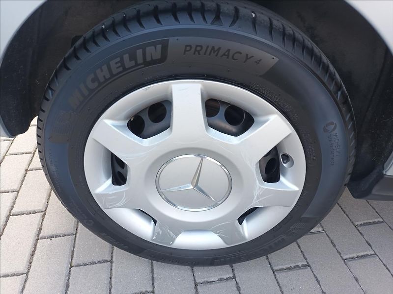 Mercedes-Benz Třídy A 1,5 160i,70kw,KLIMA,AUTOMAT - fotka 26 z 37