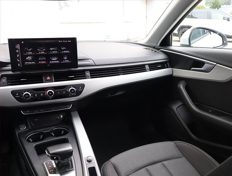 Audi A4 (2020) 30 TDI, Automat, Navi - fotka 8 z 19