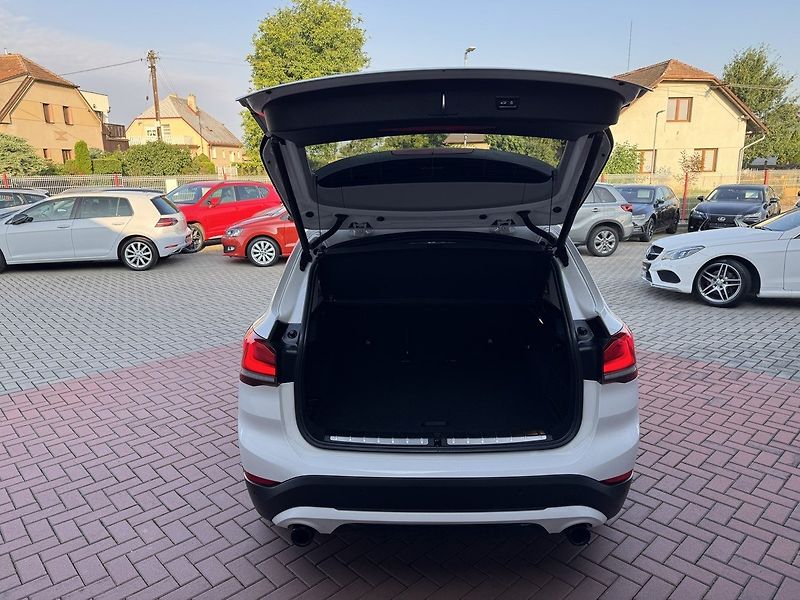 BMW X1 (2020) 2.0d Xdrive Navi 4x4 LED - fotka 27 z 50