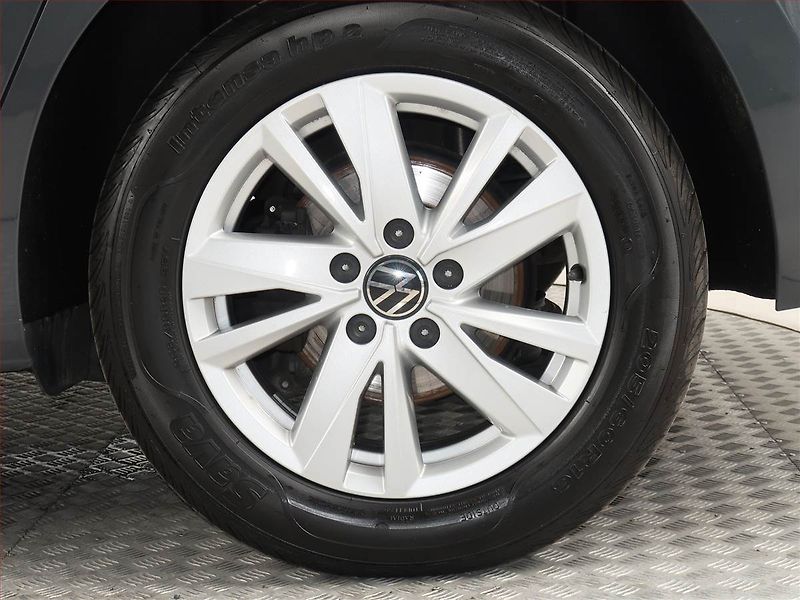 Volkswagen Touran (2023) 2.0 TDI - fotka 15 z 18
