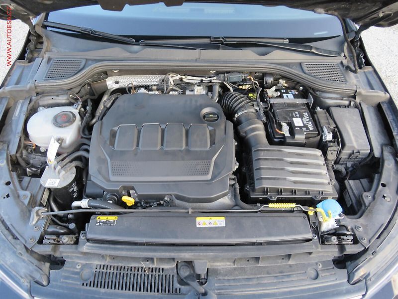 Volkswagen Golf (2020) 2.0 TDi, ČR, Life - fotka 7 z 44