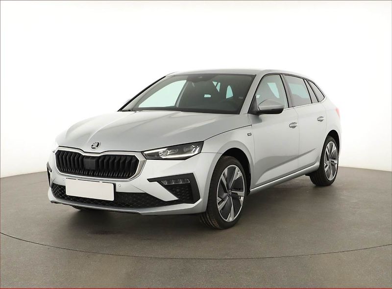 Škoda Scala (2025) 1.5 TSI, Drive, Matrix FullLed - fotka 2 z 22