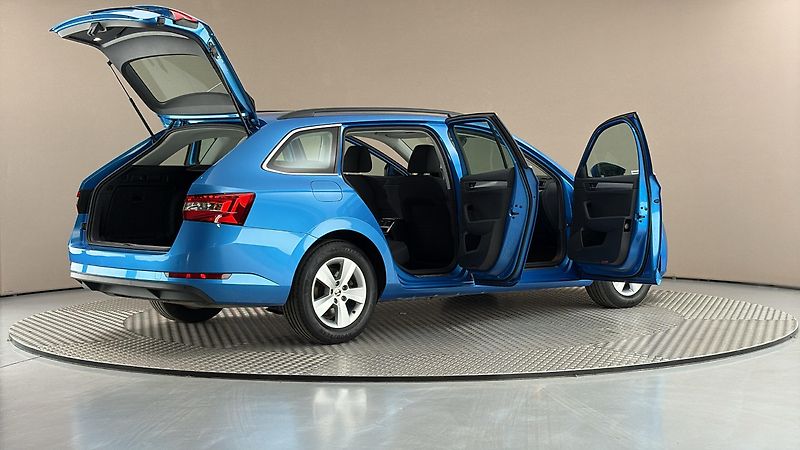 Škoda Superb 2.0 TDI Ambition Combi - fotka 6 z 24