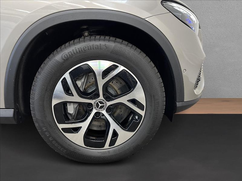 Mercedes-Benz GLC 300e 4MATIC kupé s hybridní te - fotka 22 z 22