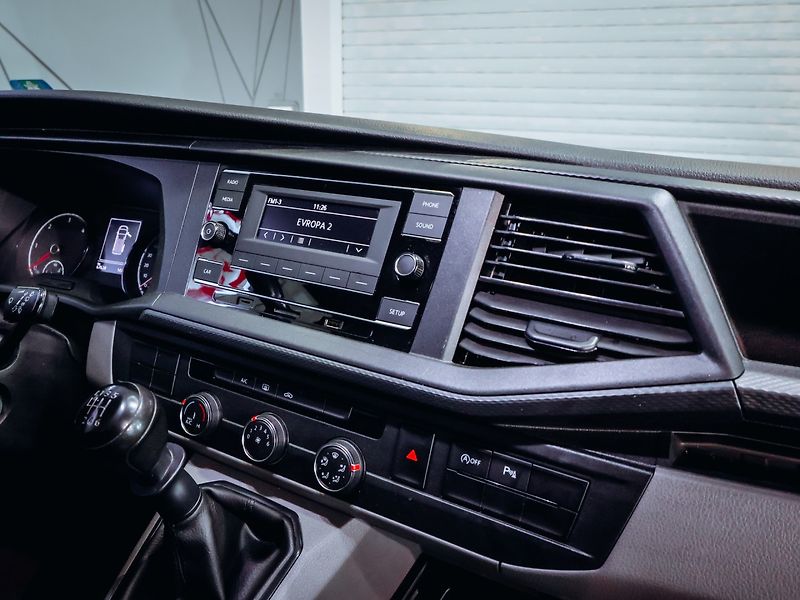 Volkswagen Transporter 2.0TDI 6 míst - fotka 21 z 29