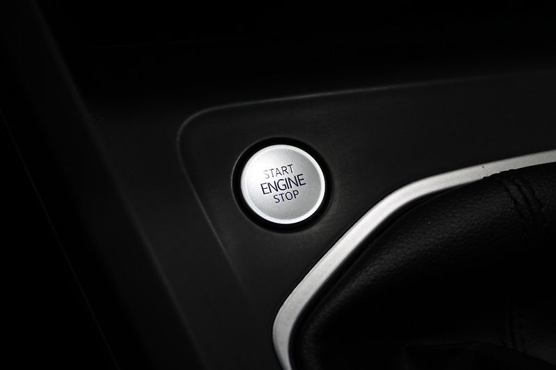 Volkswagen Golf 1,0 TSI Life CZ původ - fotka 29 z 33
