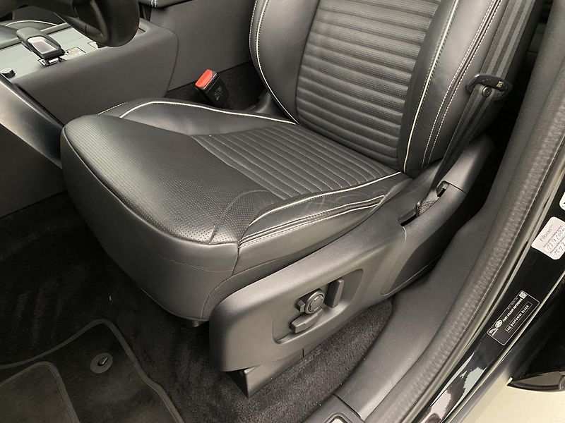 Land Rover Discovery D250 R-DYNAMIC SE AWD AUT 7m - fotka 24 z 52