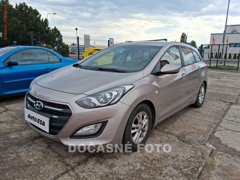 Hyundai i30 (2016) 1.6 GDi, ČR, AC, temp, tažné - fotka 1 z 3