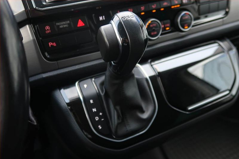 Volkswagen Multivan (2015) Comfortline 2.0 TDI, DPH - fotka 10 z 17