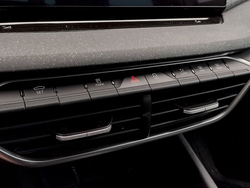 Škoda Octavia (2024) Top Selection 1,5 Tsi 110 kw D - fotka 20 z 37