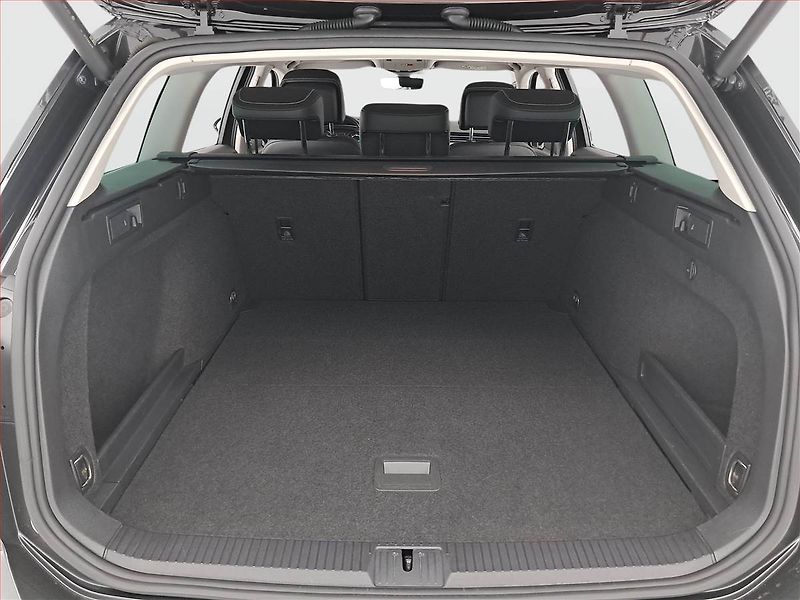 Volkswagen Passat (2022) Elegance 2.0 TDI - fotka 14 z 21