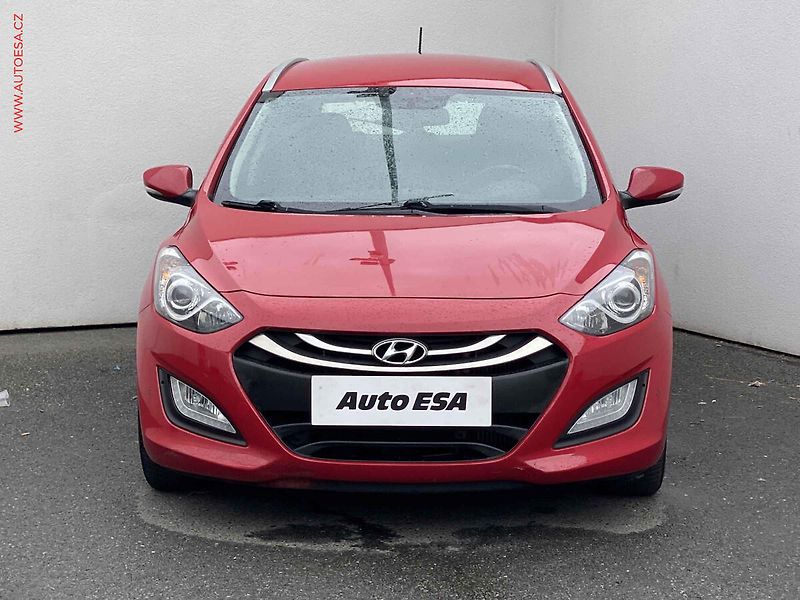 Hyundai i30 (2014) 1.6 CRDI, ČR, autoAC - fotka 2 z 16