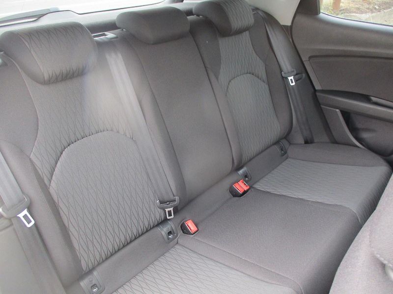 Seat Leon 1,2TSi 77kW STYLE FULL LED - fotka 35 z 48