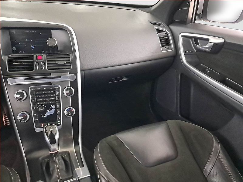 Volvo XC60 (2016) R-Design D5 Polestar, 4X4 - fotka 8 z 23