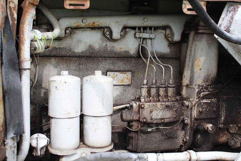 Bez něj se neobešla snad žádná velká stavba u nás. Pásový traktor, nebo chcete-li buldozer ČTZ 100, patřil po desetiletí ke koloritu každodenní činnosti do doby, než jej po roce 1989 vystřídala modernější západní technika.