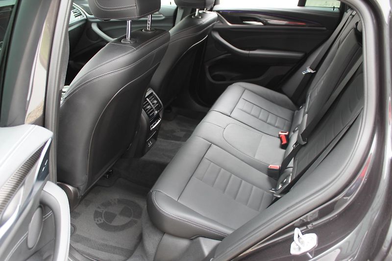 BMW X4 xDrive30d Mpaket - fotka 23 z 28