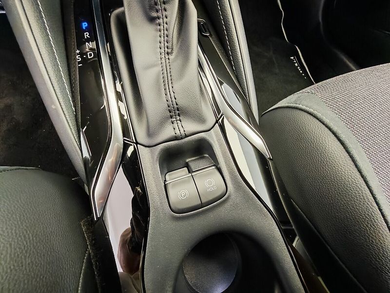 Toyota Corolla 2.0 Hybrid e-CVT Style - fotka 39 z 42