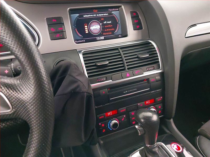 Audi Q7 (2011) 3.0 TDI, 4X4, Automat, 7 míst - fotka 12 z 23