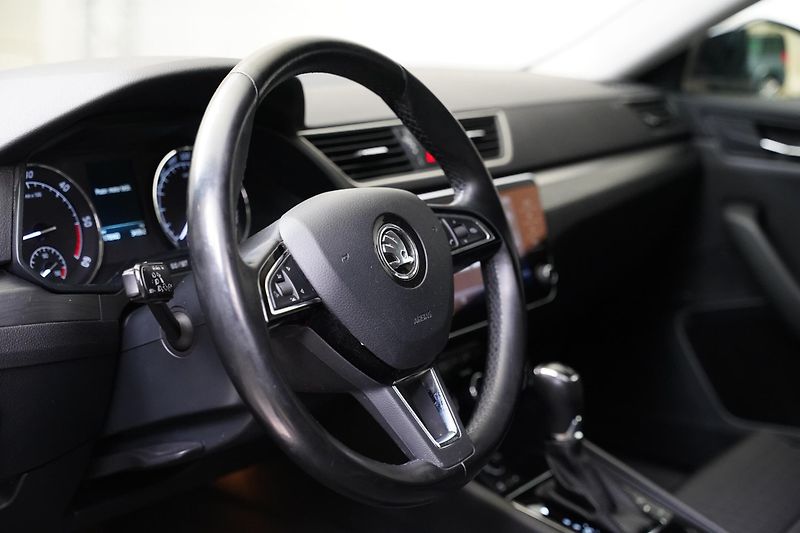 Škoda Superb - fotka 14 z 29