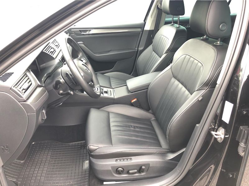 Škoda Superb COMBI 2.0 TDi DSG 7st. SYTLE - fotka 11 z 30