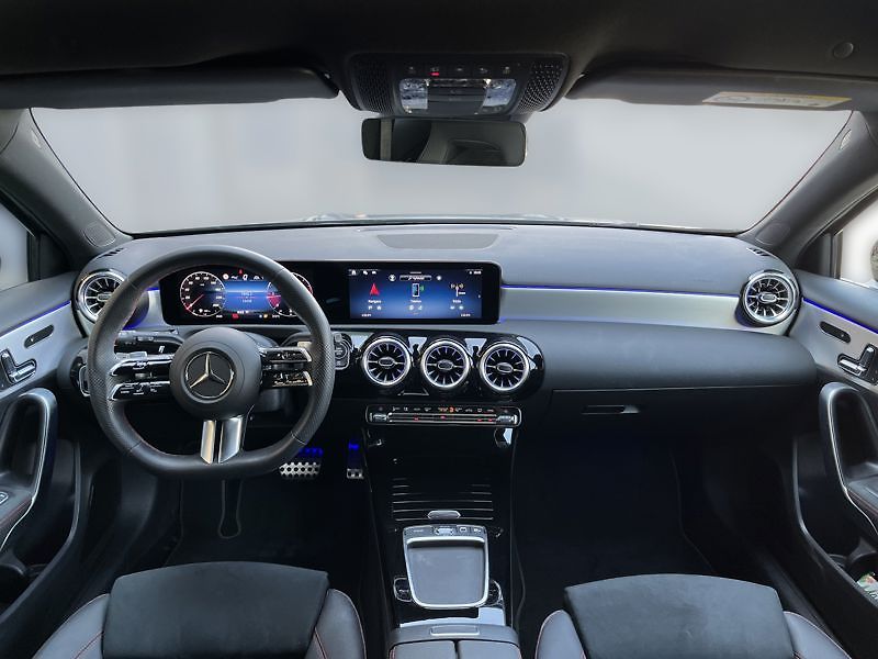 Mercedes-Benz Třídy A A-Třída 200 d AMG Night Manufa - fotka 13 z 20
