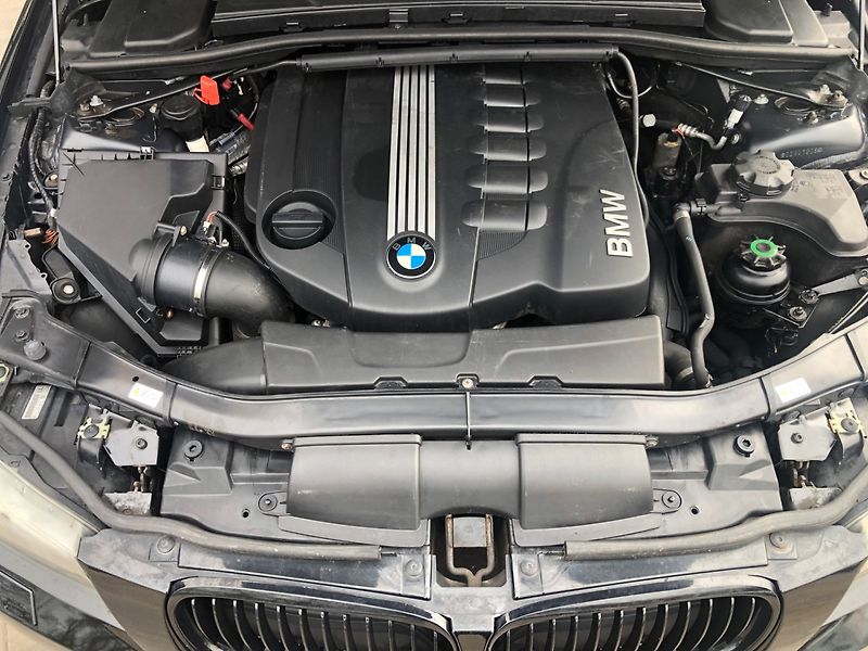 BMW Řada 3 (2010) 330 xDrive 180 kW, automat - fotka 26 z 29